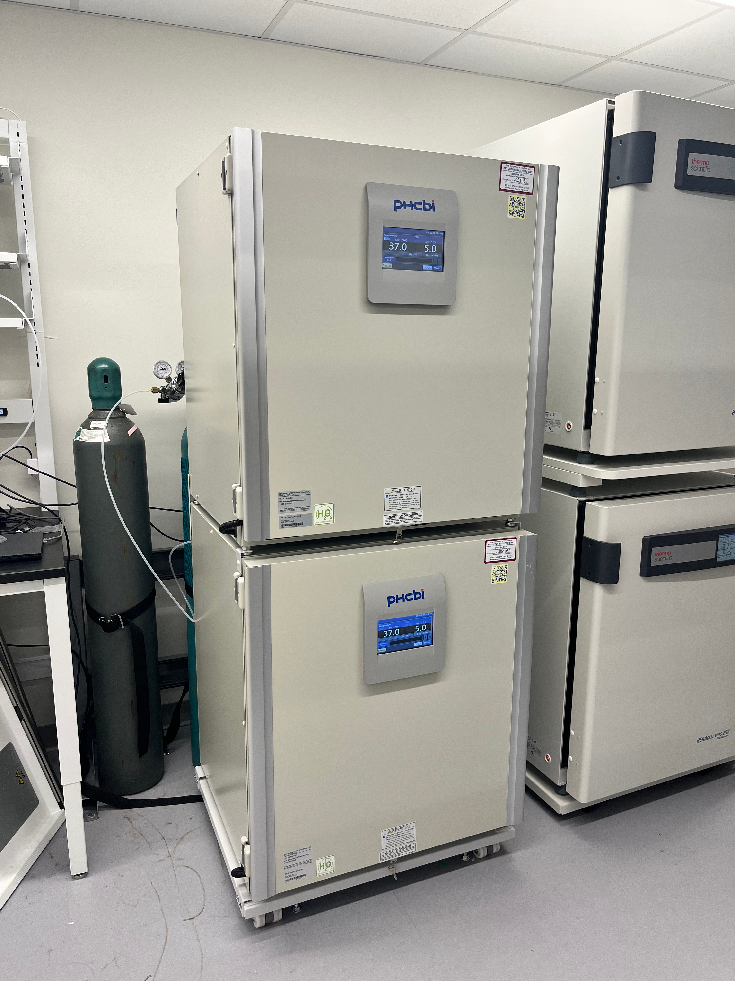 CO2 Incubator for Cell Culture | PHCBI, 8.1 cu.ft, H2O2 stericycle, lightly used